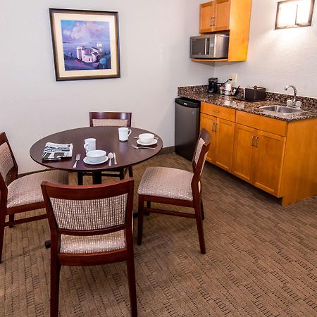 Best Western Plus Pembina Inn & Suites Winnipeg Buitenkant foto